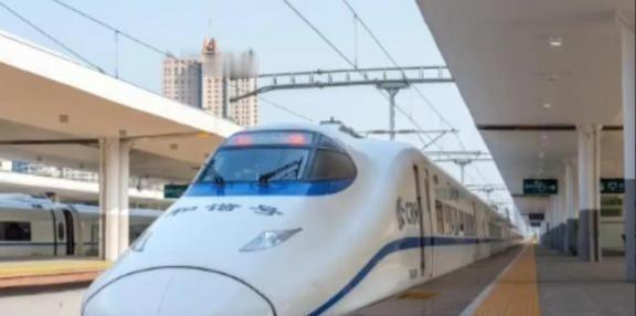 中国为什么执意要发展高铁，而不是廉价航空？因为中国在做一个赌注，赌得就是你用电，