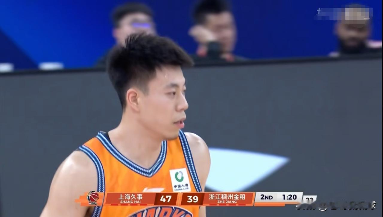 上海久事超级球星张镇麟终于发威了！在今天上海久事主场迎战浙江稠州金租的上半场比赛