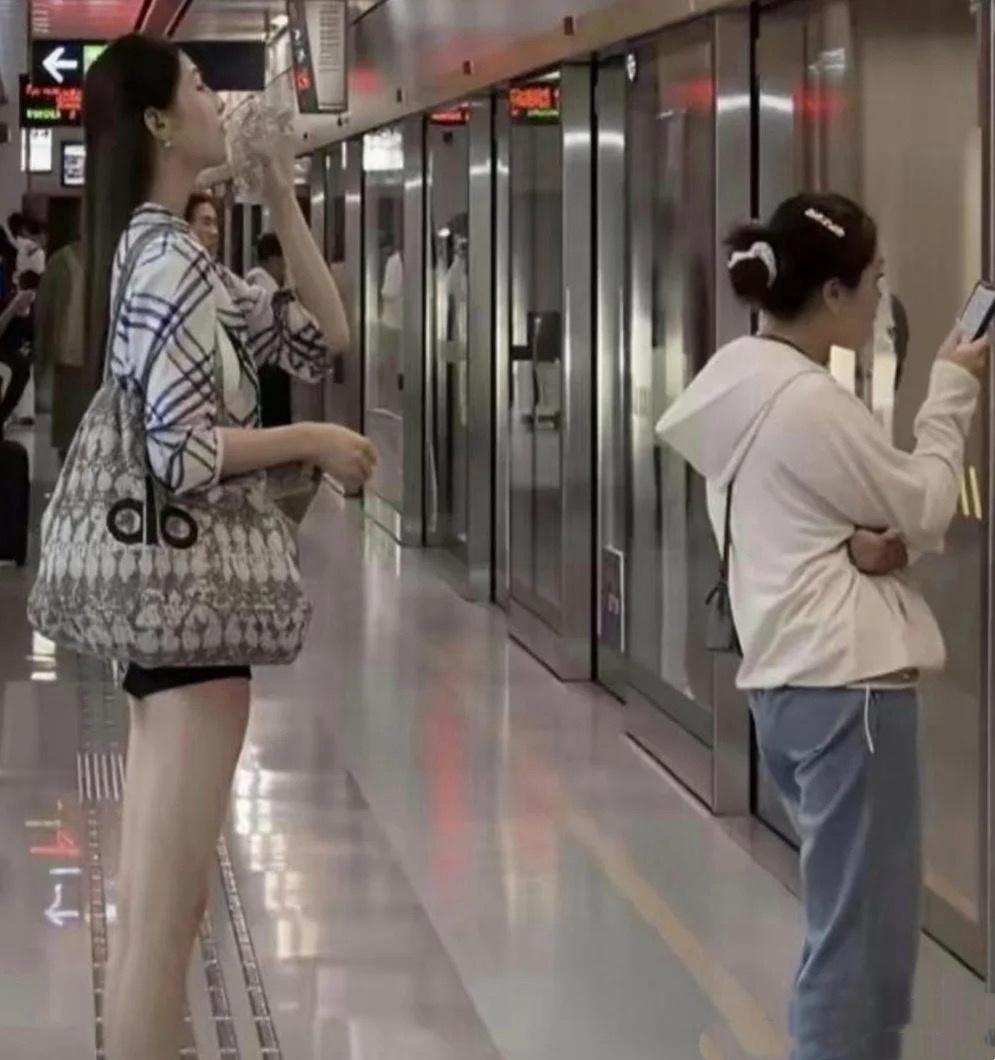 没有对比就没有伤害⋯后面的女生完胜