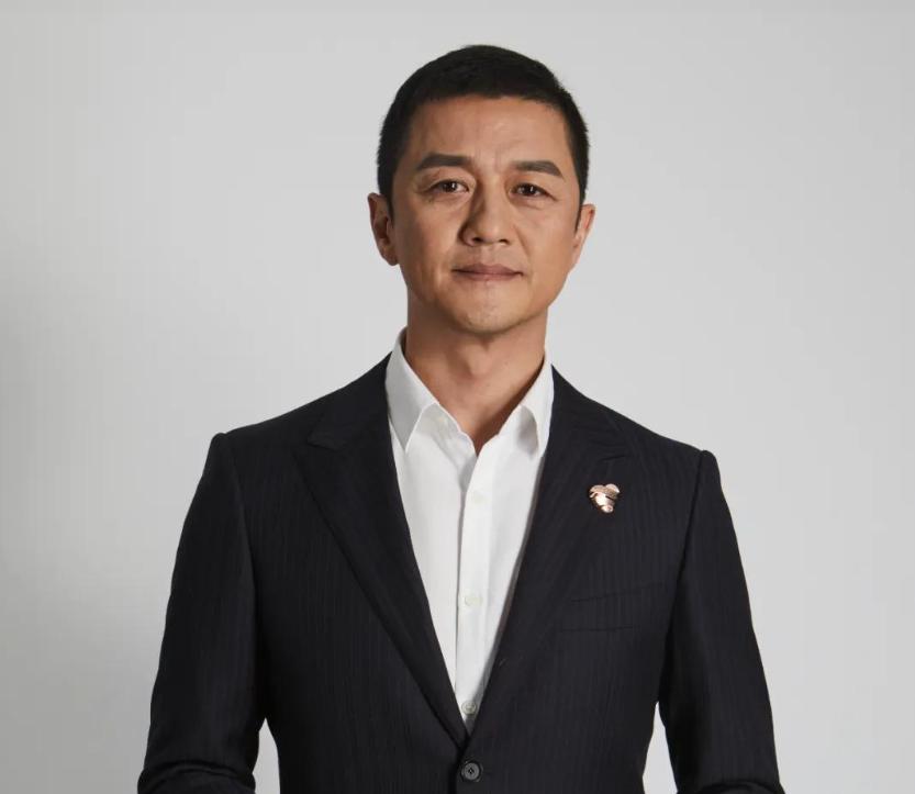 李亚鹏这回真的翻身了。9月4日，第21届爱心奖终选名单公布，他从17名入围者中杀
