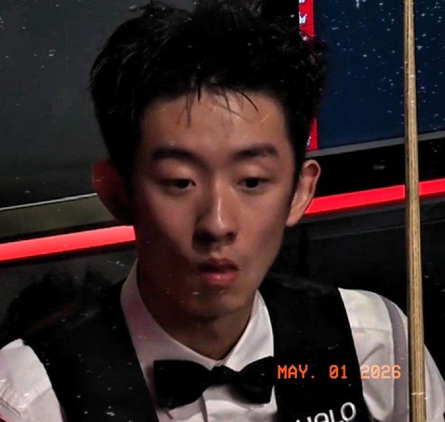 吴宜泽首战告捷！疯狂4连鞭，一骑绝尘！今天凌晨，世锦赛半决赛第一阶段，吴宜