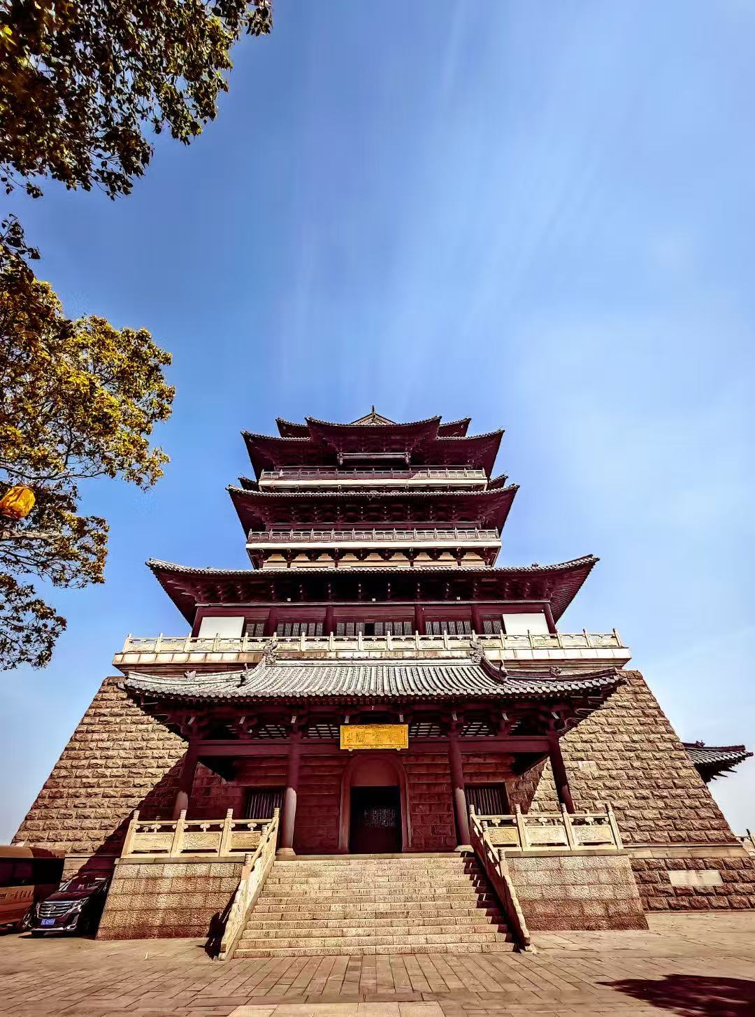 浙江湖州旅游，登这座山看天空之城的美景！