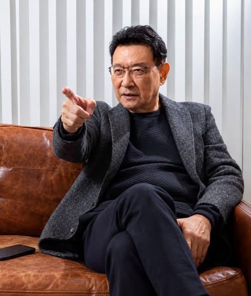 赵少康到底是什么蓝？这几天邱毅暴跳如雷，痛批赵少康在节目上“放水沈伯洋”，质