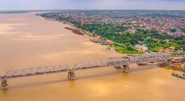 恒河为什么没有航运能力？很简单，被英国给坑了，印度花大价钱清空淤泥，到头来却发现