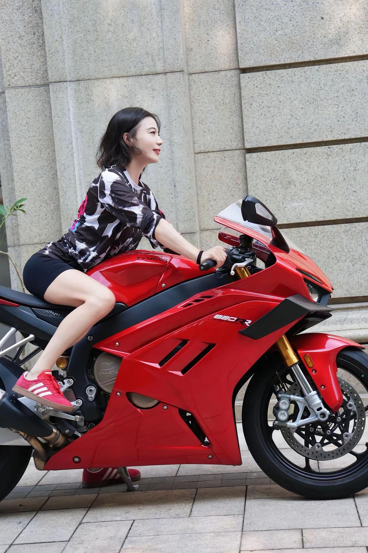 交换一张你的骑行靓照吧美女骑行爱好者，模特电瓶车公路赛车，样样精通，喜欢骑行的自