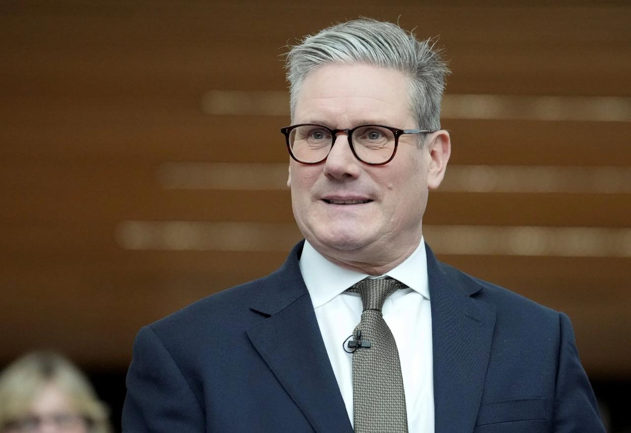 民调显示多数选民认为斯塔默应辞职英国首相基尔·斯塔默的领导地位依然岌岌可危，一