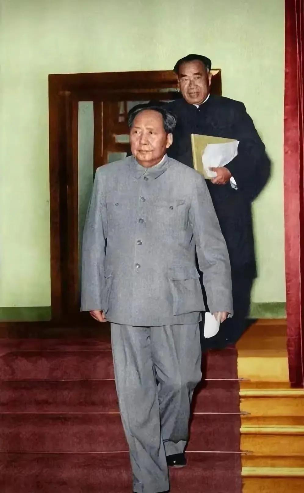 打天下不容易，守天下更难。那时，刚刚建立的新中国真可谓是一穷二白，白手起家。毛主