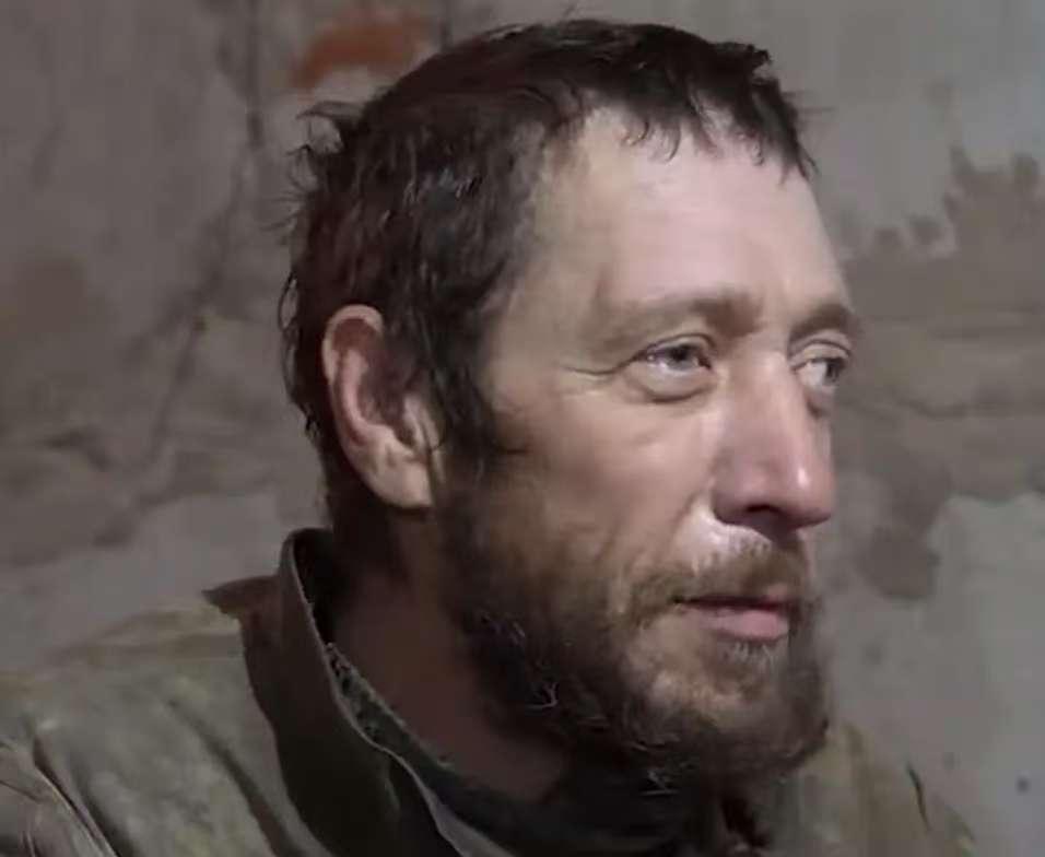 红军城包围圈的第一批乌军投降了！ 说白了，投降是乌克兰军队现在做出的最正确的