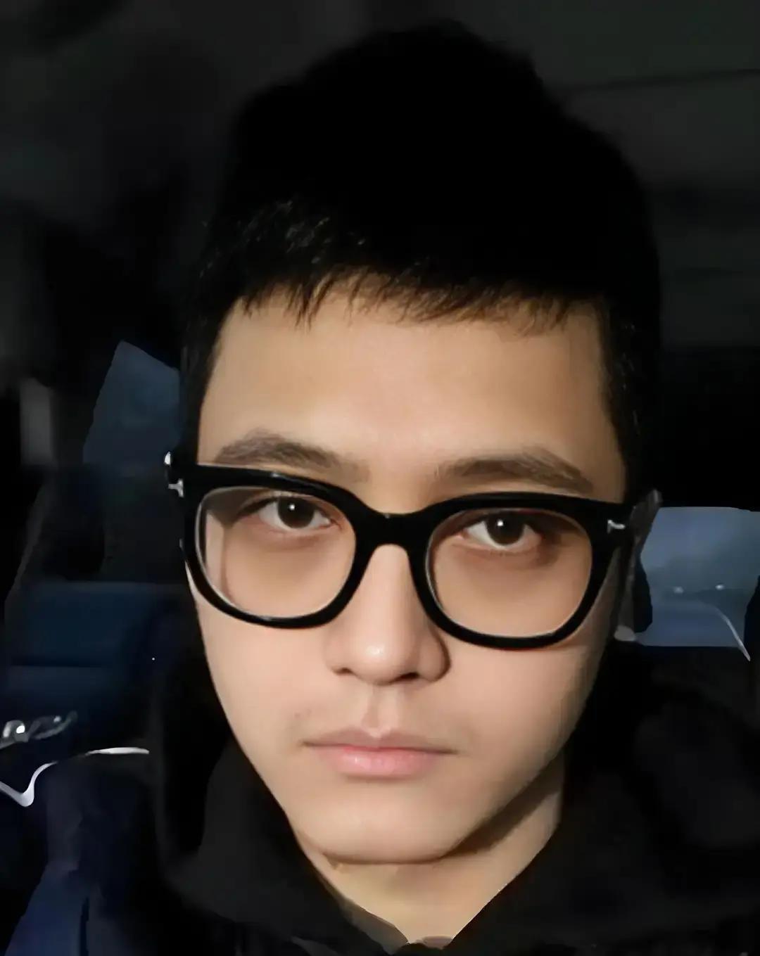 刑满释放的宋喆，或许不是去求爱，而是去讨债。你发现没？马蓉最近把所有社交账号