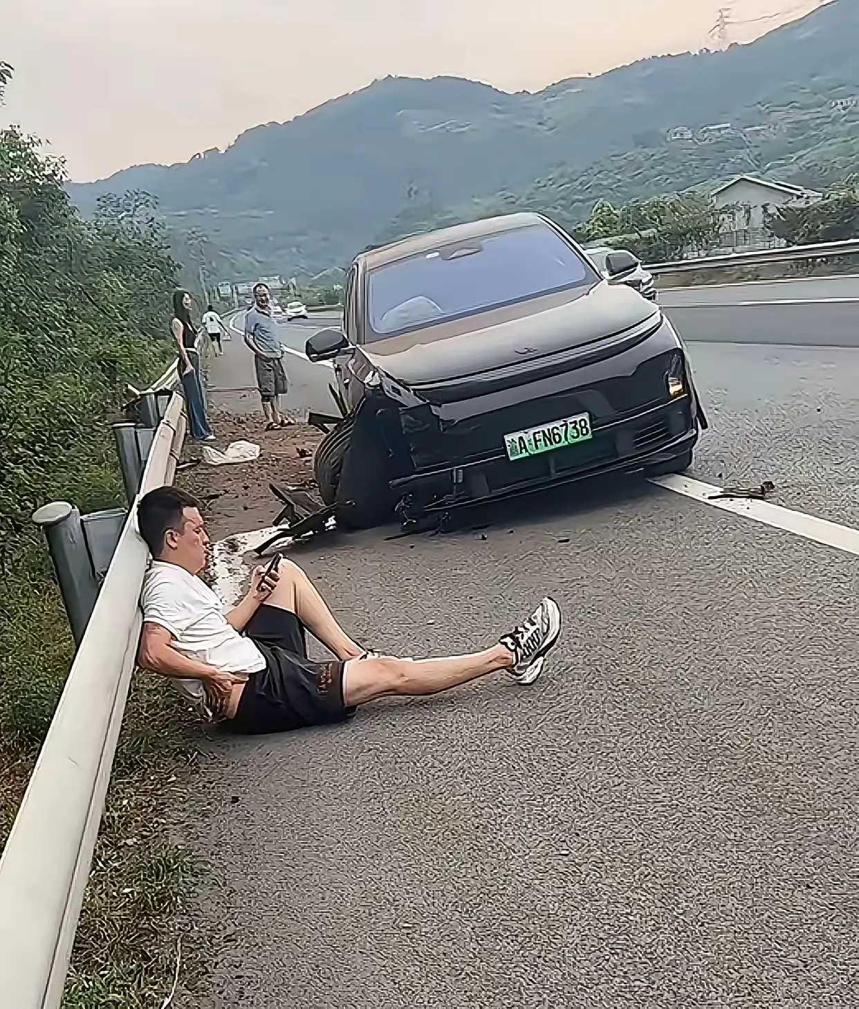 质量不错，没裂成两半！