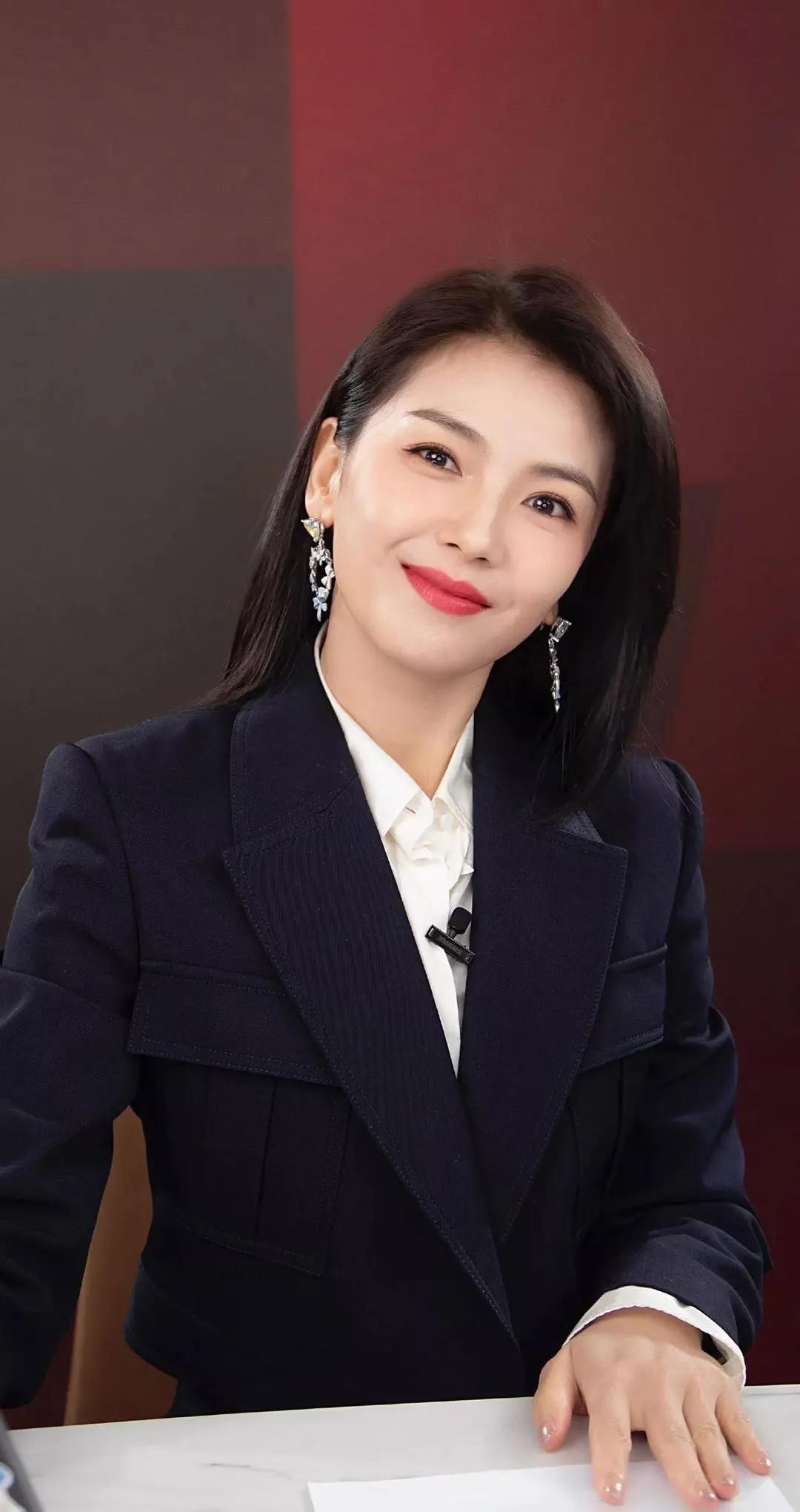 2020年，主持人问刘涛:“你这辈子最对不起的人是谁？”刘涛泪眼婆娑:“我最对不