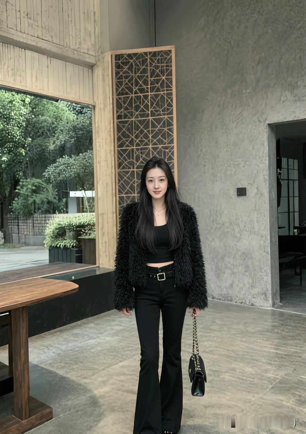 有时候，我们太想把生活过成一首诗，把感情经营成一部连续剧，于是成了那个事事