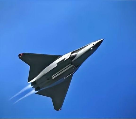 歼50，其实是可能是比歼-36更逆天的存在，因为在歼50的身上，物理学似乎不存在