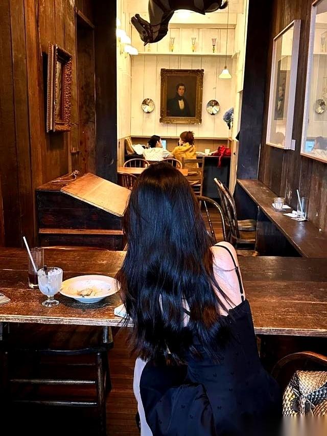 她那些钱，都可以不要。这是我那个大学最好的姐们儿，亲口跟我说的。一千万，现金