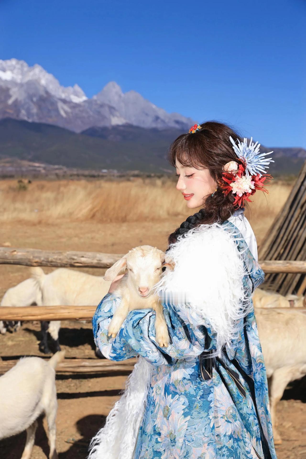 在雪山下
