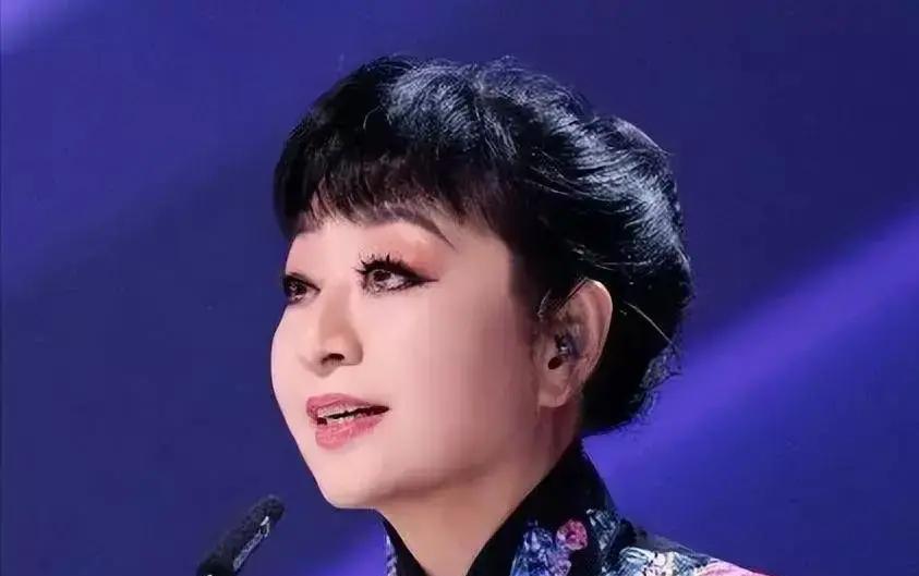 搭档30年，被全国观众误认是夫妻，直到程志离世，殷秀梅才终于捅破窗户纸：我们私下