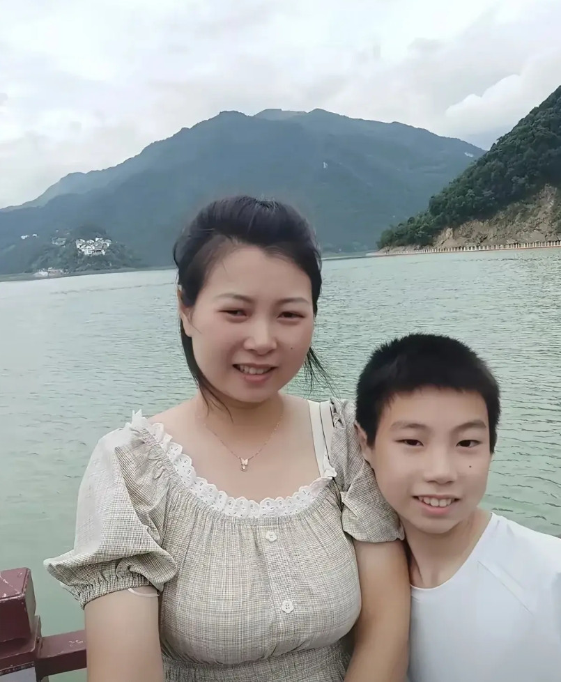 “太纠结了”湖北，有一名女子跟丈夫离婚之后，带着儿子回娘家生活，妈妈觉得女儿一个