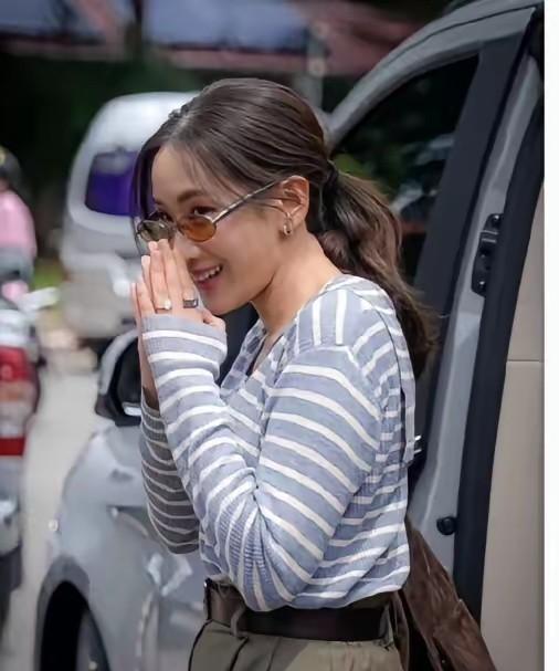 为什么那么多人黑他信家族？道理很简单，那就是仇富，再加上佩通坦之前的炫富更让大家