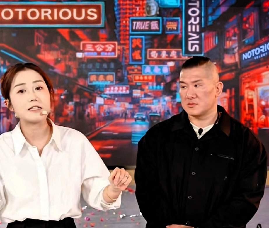 馆长第一场直播，看了让人生理不适！今天上午10点，馆长内地第一场直播开启，人