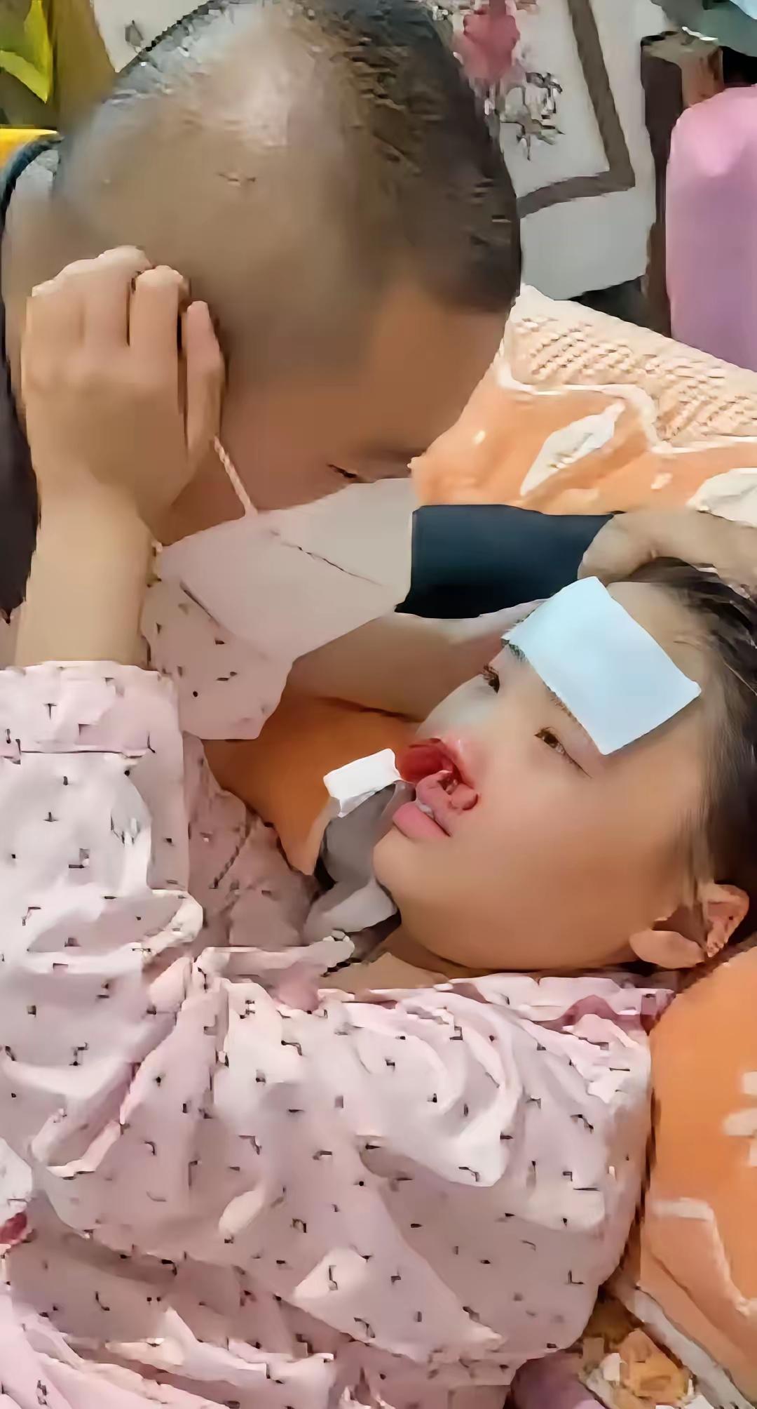 谁看了不心酸，那个父亲能承受这种痛苦。​女儿白血病癌症晚期，知道自己时间不多