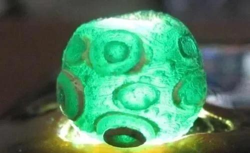 西安曾经发现4颗夜明珠，经郭沫若考证，它们正是慈禧太后丢失的宝物。据说，当年李鸿