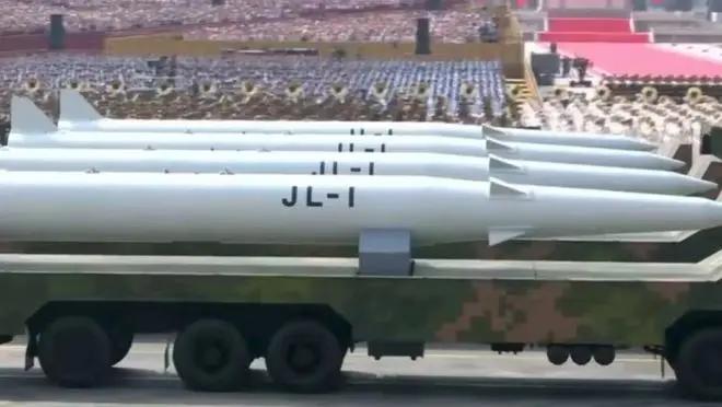 一定要注意，惊雷-1导弹，是一款核导弹，由轰-6N轰炸机携带的空射远程战略导弹。