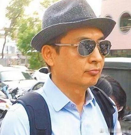 跟林依晨分手后前男友因性侵入狱43岁的林依晨如今儿女双全，婚姻幸福，与丈夫过着