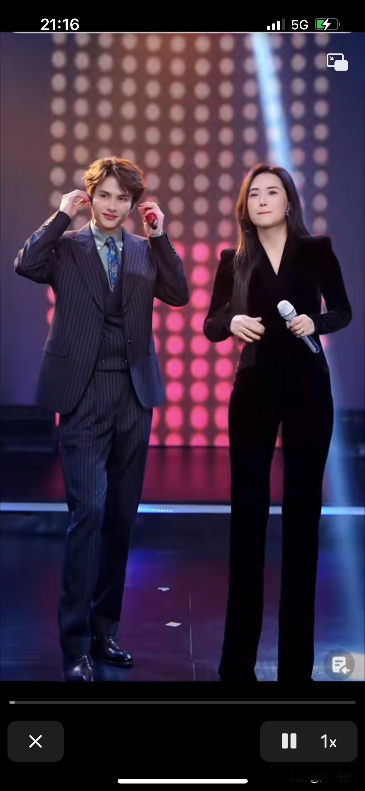 敢跟云朵老师同台唱歌，胆子真大啊，知道云朵老师的唱歌有多厉害吗？知道云朵老师的师