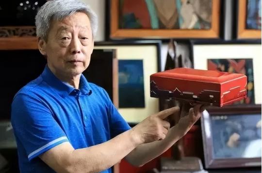 1997年，48岁的耿保国顶着全家人的反对，四处借钱凑齐100万，买下一座300