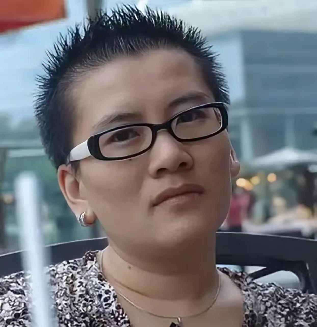 2005年，宁夏姑娘耿兰俊，做了国内首例“女变男”的手术，当男性器官被植入身体后