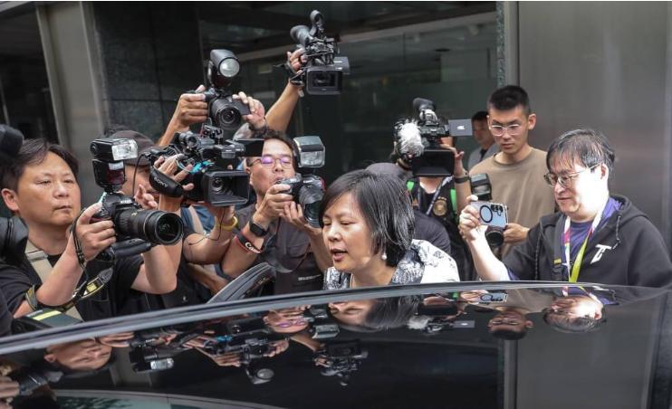 被拔官，台湾首位“陆配立委”李贞秀从政路断，成为史上任期第二短的“立委”！对她动