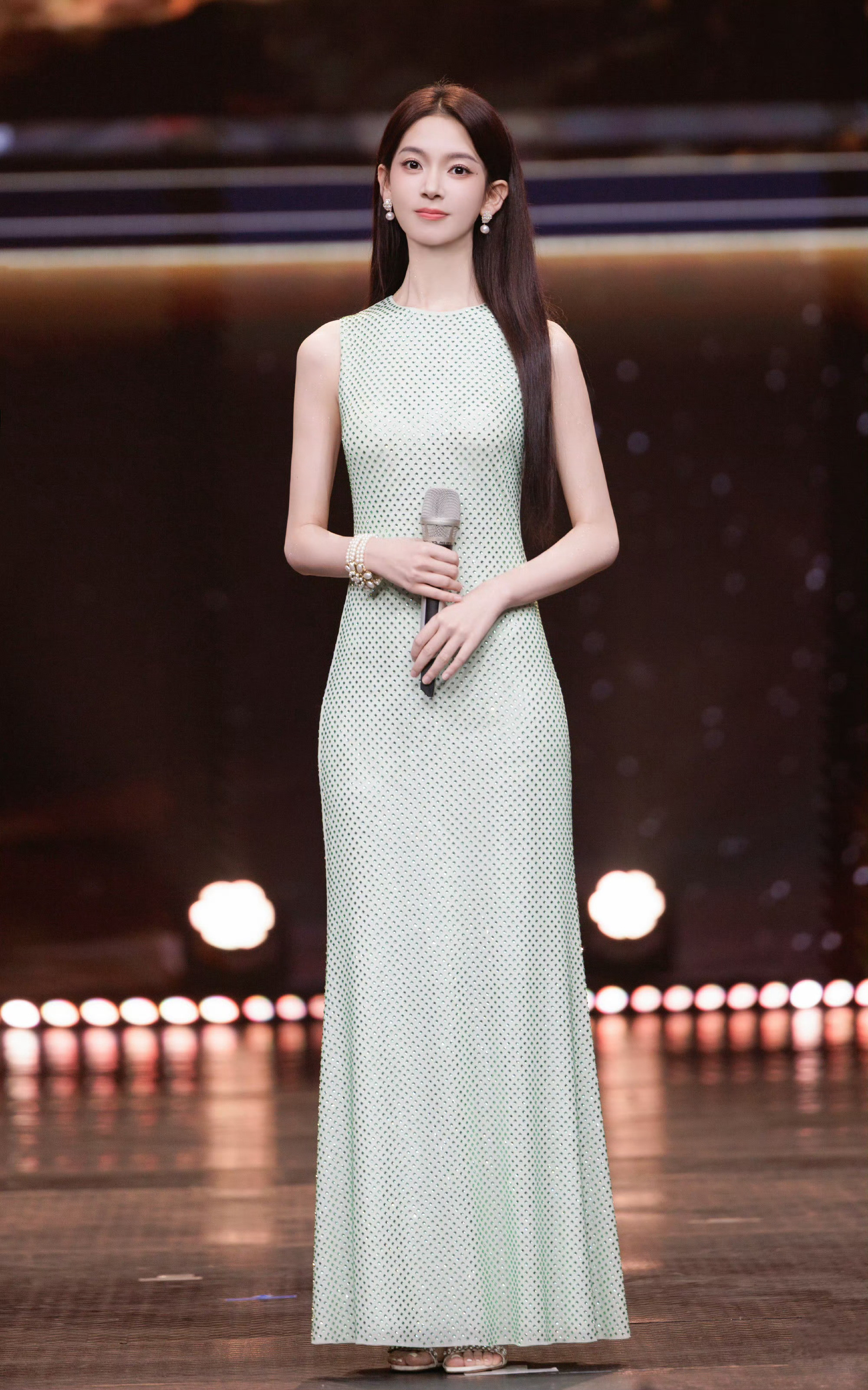 陈瑶[玫瑰]2025芒果秋季招商大会造型​​​