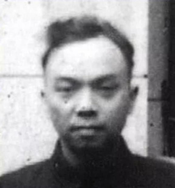 1949年，地下党被判死刑，临行刑前去上厕所，看守意味深长地说：“早去早回”，地