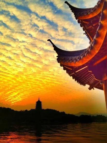 王铎：杭州实际上已经没有“雷峰夕照”了我是这样想的：我们要把古建筑、古迹翻新