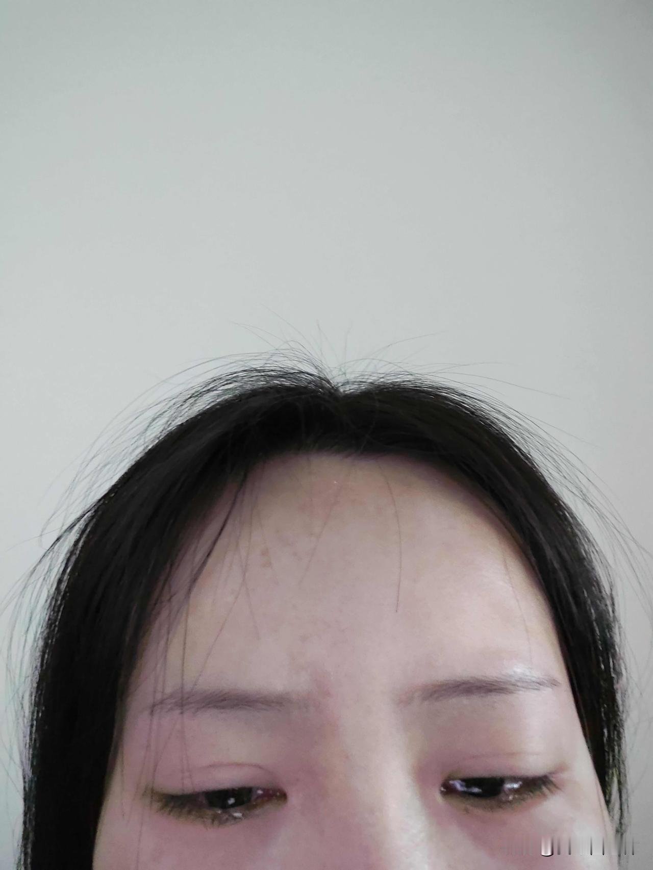 过年一个人在家里哭父母离异，奶奶和爸爸一个家，妈妈在县城有个房，外公在乡下。