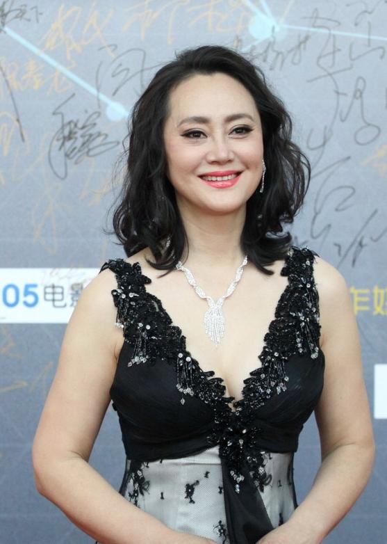 2010年，沈傲君身怀六甲，怀孕六个多月的时候，丈夫远赴国外处理工作事务。深夜的