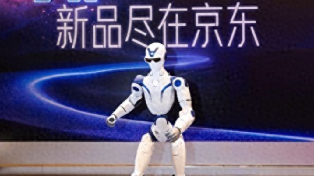 人形机器人挤爆展会，京东不卖货改卖“听懂人话”的脑子它真能进家