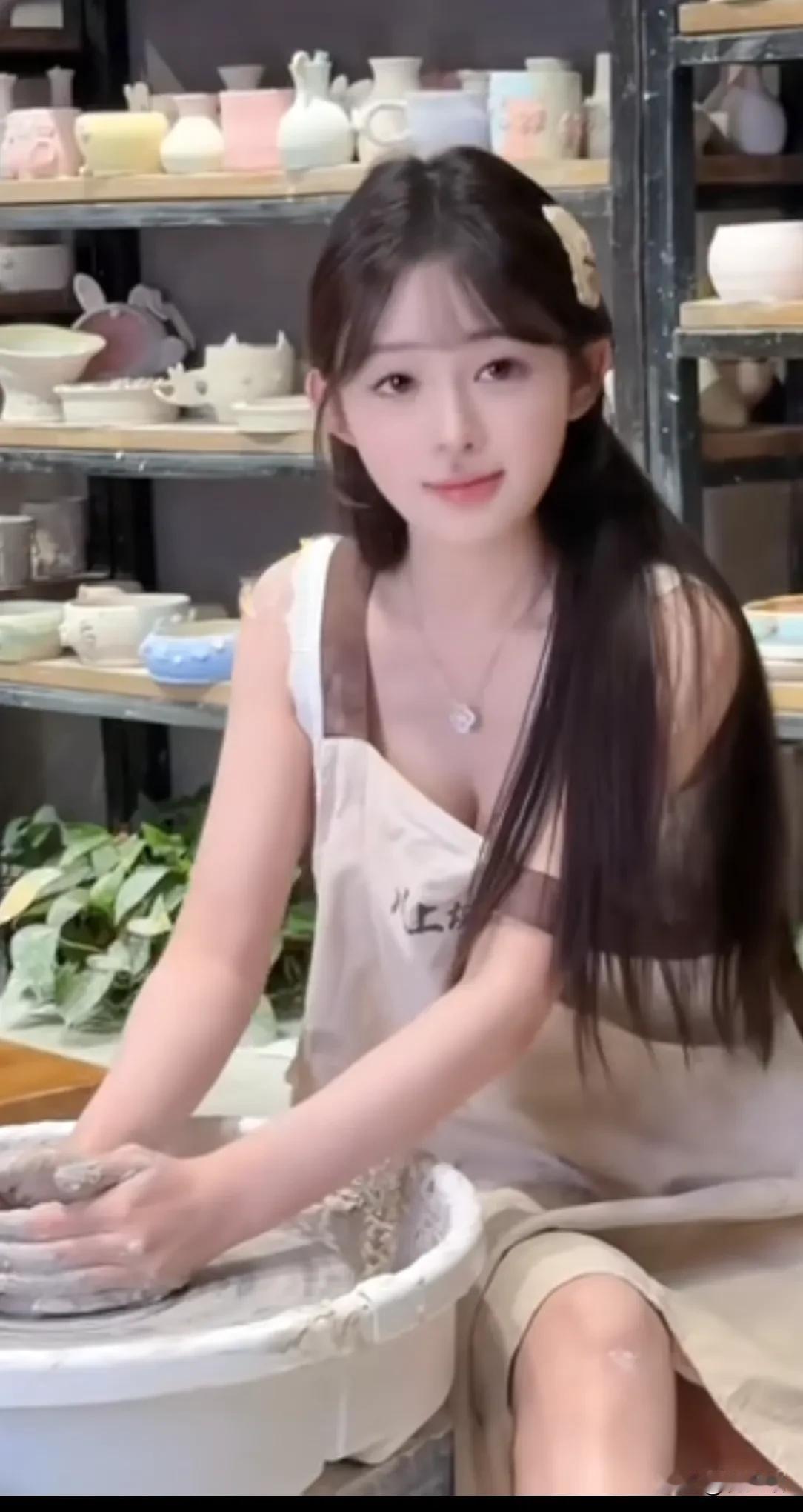 外面那么热，陪我在家里做手工吧。