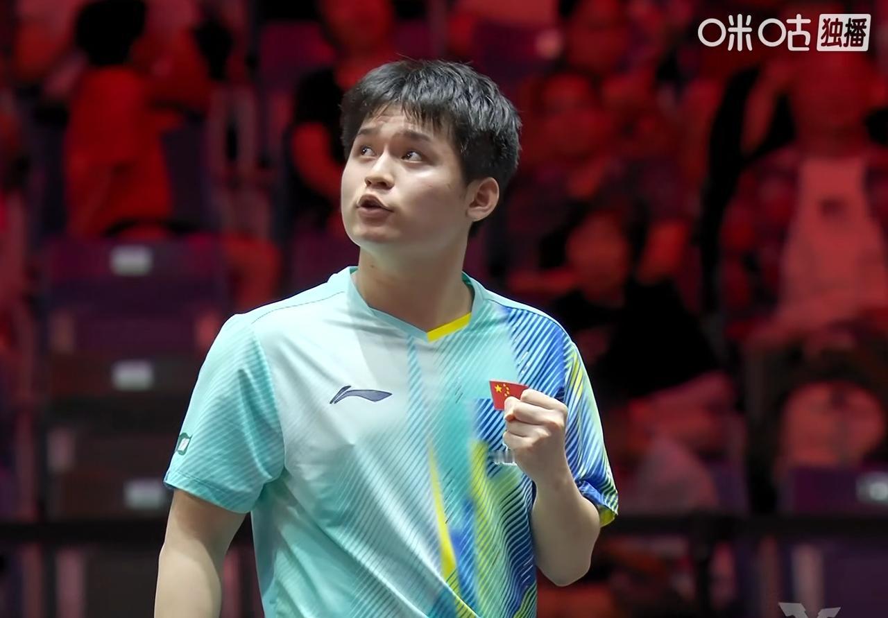 我去！王皓指导林诗栋，全部被收录了，我们的秘密都被公开了。王皓说：接发球