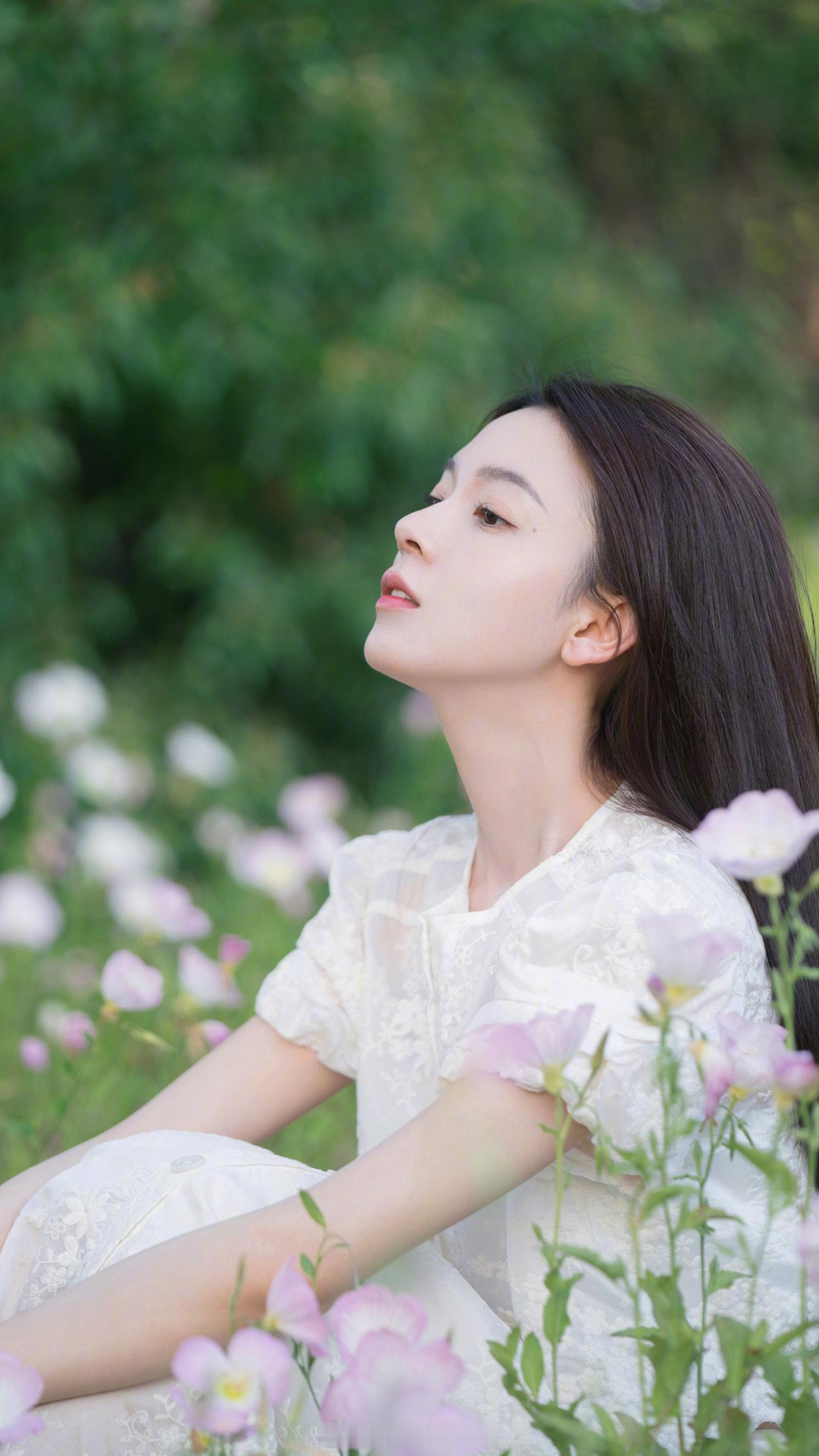 陈瑶绿植鲜花白色蕾丝裙甜美写真​​​