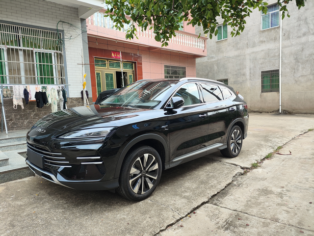 终于提车了，但是很糟心看了几个月，终于提车了，25款智驾版112km混动尊贵型