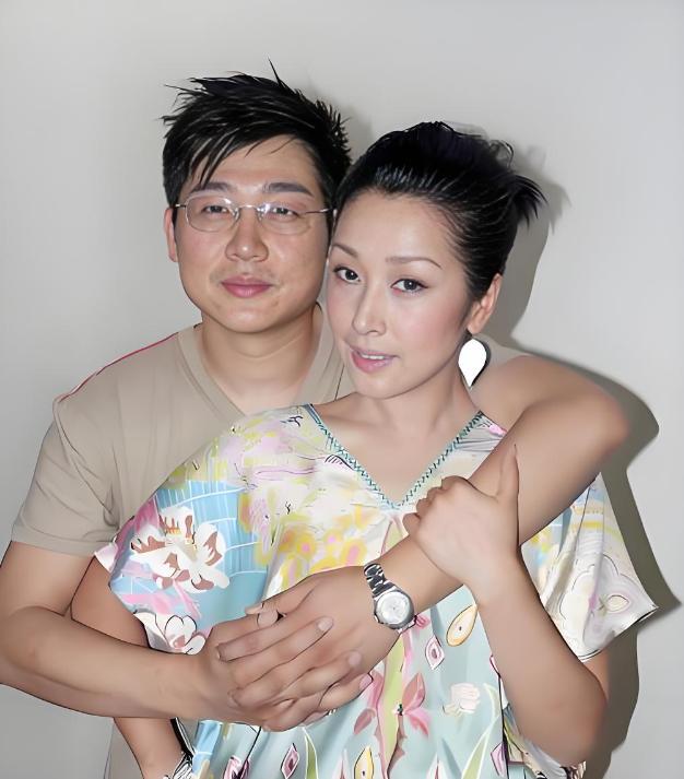 🌞1989年，17岁的孙悦从部队回家探亲，结果，半夜时分，父母又开始吵架，