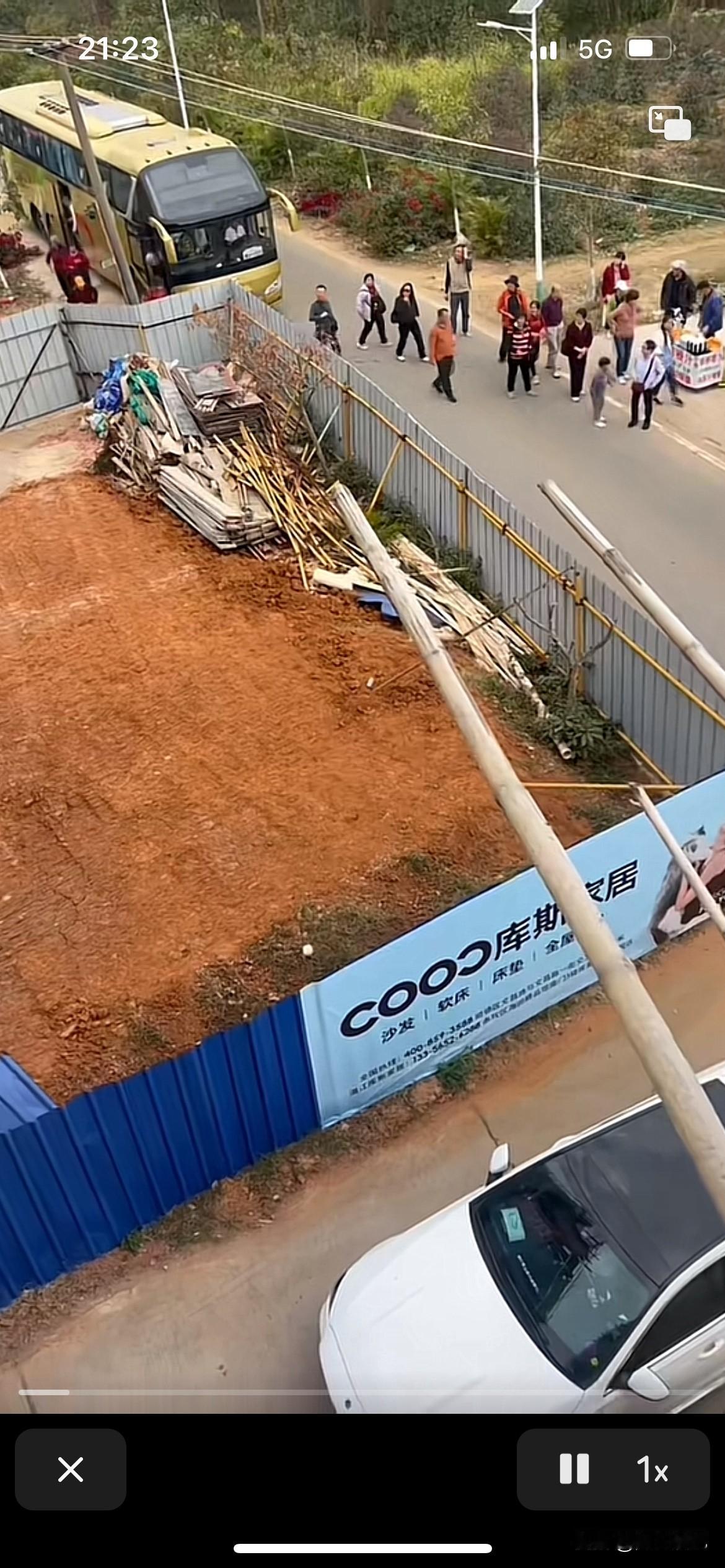 全红婵家新建的房子为什么要留出一大片地方不做房子，现在不够住又跑去拆老房子重新建