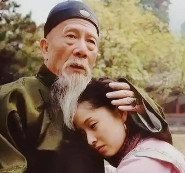 1881年，左宗棠顺利收复新疆。慈禧大喜，问李莲英：“赏他些什么玩意呢？”李莲英