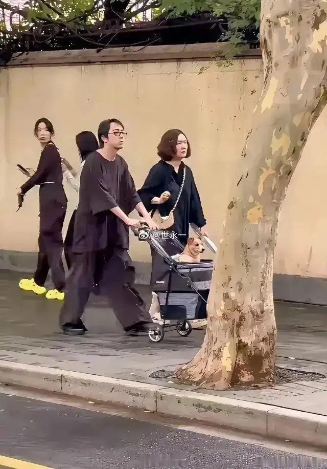 真不怪后面的小姐姐忍不住回头，换我也是一样​​​
