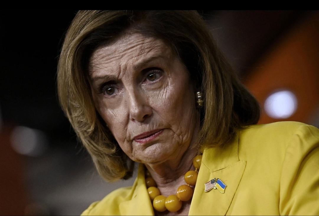 美国前众议长佩洛西今天（北京时间2月10日）发文叫嚣道：“中国判处黎智英20年有