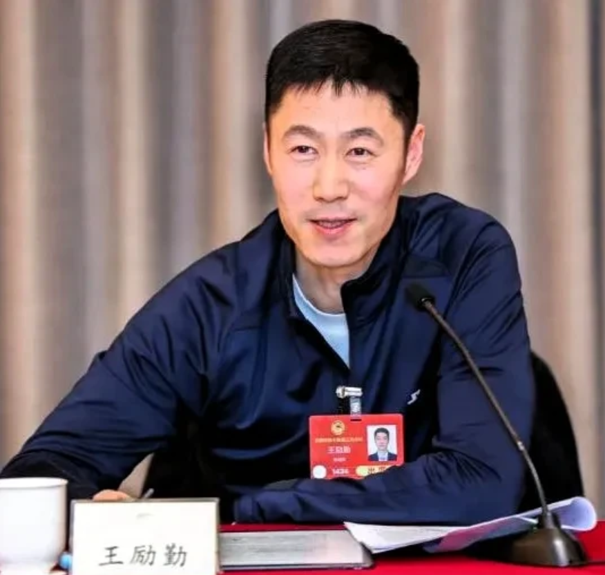 做的太对了！通常情况下，前国家体育总局副局长蔡振华都到场了，乒协主席王励勤去也不