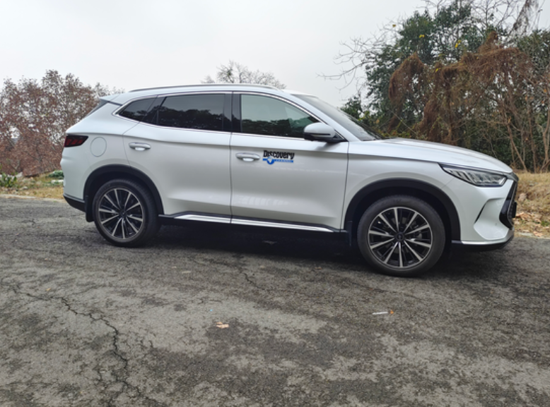 白色宋plusdmi改轮毂旋压铸造轮毂，2000元~你们觉得好看吗？反正我