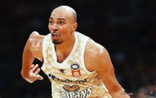 大神来了？北京时间2月19日，CBA浙江男篮公布了更换外援的消息：由于主力后卫约