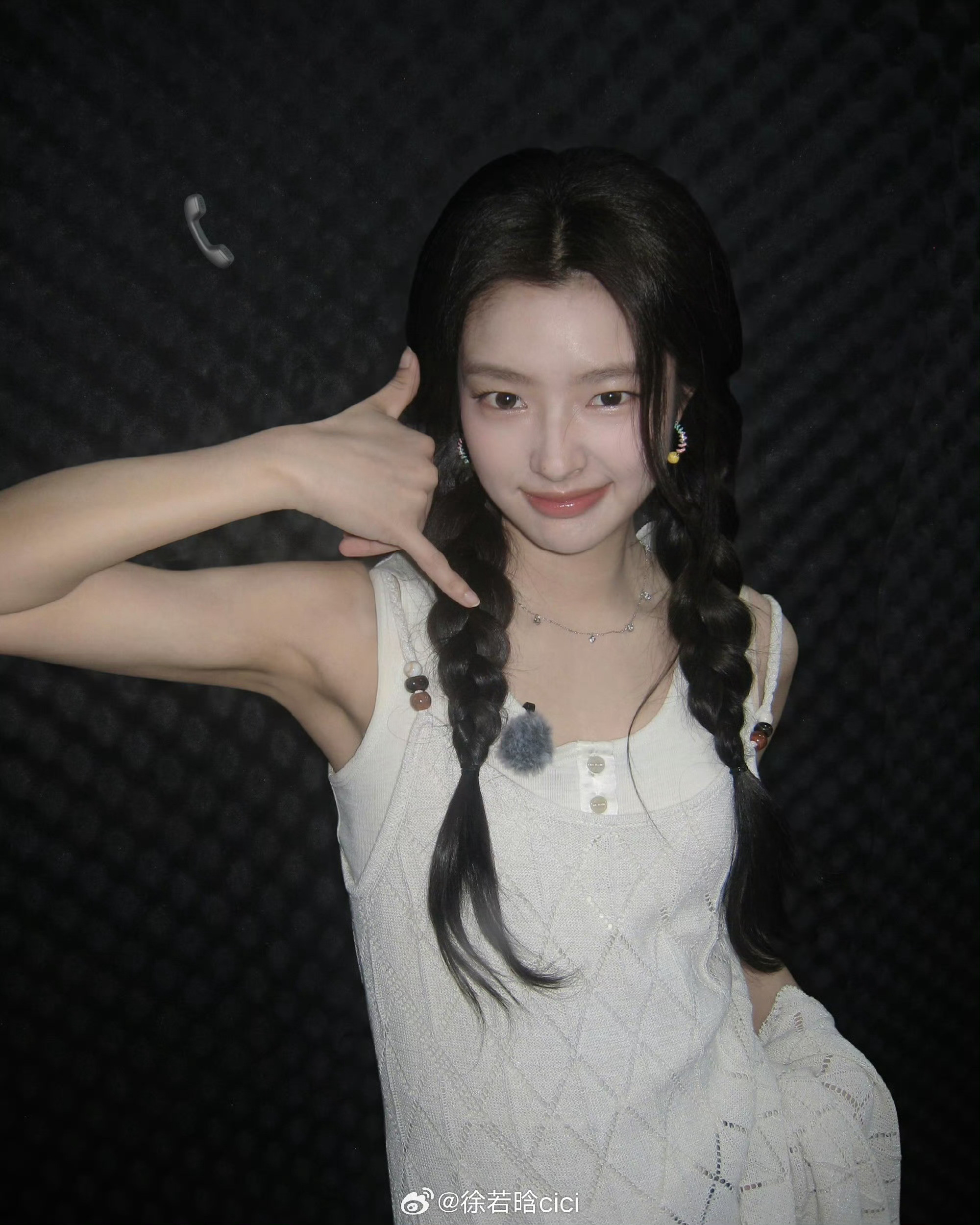 徐若晗桃花坞第一大漏勺徐若晗太把直播间的观众当家人了哈哈哈哈，小嘴叭叭叭开始讲